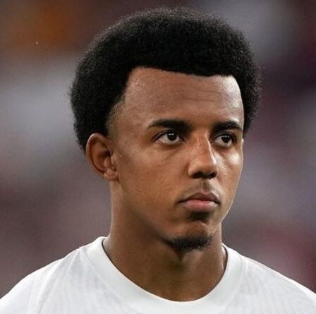 Le chef de Séville, Monchi, "attend par téléphone" pour valider le transfert de Jules Kounde à Chelsea