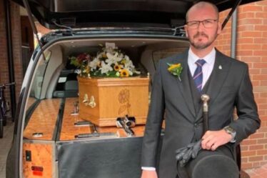 Le directeur des funérailles a infligé une amende de 42 £ pour s'être arrêté à l'extérieur de l'hôpital pour récupérer le corps