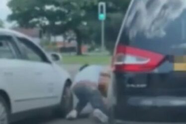 Le maire travailliste nouvellement élu filmé dans une bagarre de rage au volant avec un chauffeur de taxi dans la rue – VIDEO