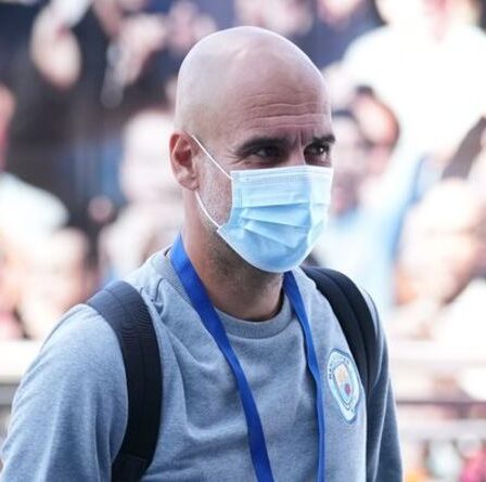 Le patron de Man City, Pep Guardiola, soutient Mikel Arteta au milieu des appels de limogeage après l'humiliation d'Arsenal