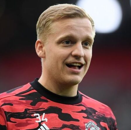 Le patron de Man Utd, Ole Gunnar Solskjaer, "a bloqué le transfert de prêt tardif de Donny van de Beek" à Everton