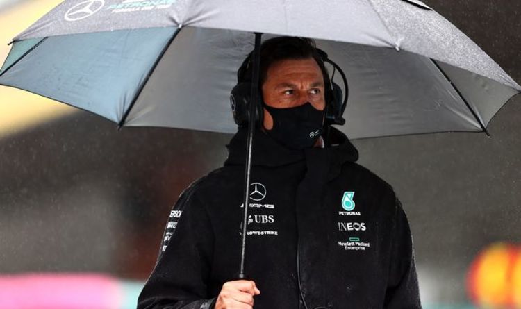 Le patron de Mercedes, Toto Wolff, dénonce la décision "agaçante" de la F1 après un GP de Belgique chaotique