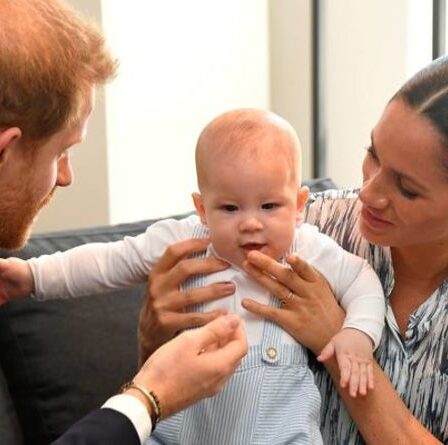 Le prince Harry et Meghan Markle créeront un nouveau précédent de baptême que la famille royale pourrait suivre