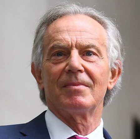 Le propre fils de Tony Blair se retourne contre son père alors qu'il déchire férocement l'ex-PM pour échec