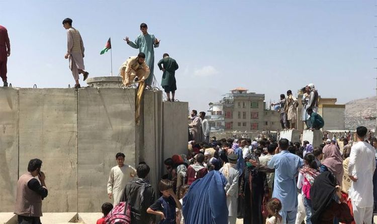 Le règne de terreur des talibans COMMENCE comme "trois morts par balle" après de furieuses manifestations