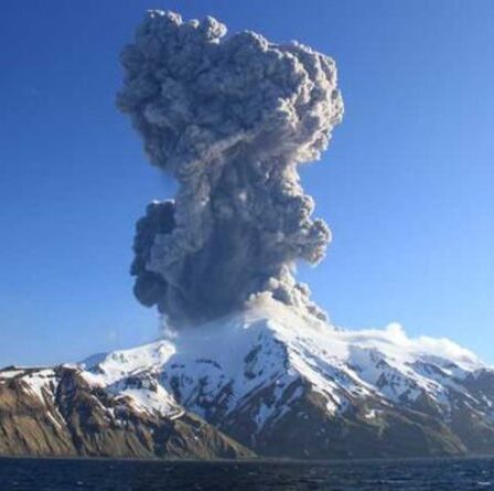 Le volcan de l'Alaska sous surveillance car "une activité explosive est possible" après un séisme de magnitude 8,2
