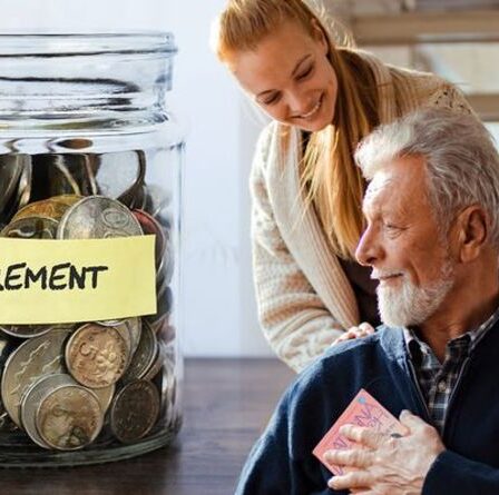 Les Britanniques sont invités à voir si les membres de leur famille ayant dépassé l'âge de la retraite peuvent obtenir une aide financière