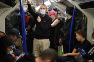 Les navetteurs des trains britanniques sont confrontés à des infections à Covid et à la mort, selon de nouveaux chiffres