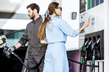 Les propriétaires de voitures à essence devraient "souffrir" et "dépenser plus d'argent" en raison des changements de carburant E10, prévient AA