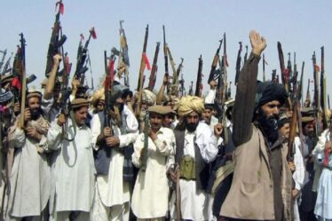 Les talibans saisissent plus de 100 hélicoptères russes de l'armée afghane en déroute dans un revers humiliant