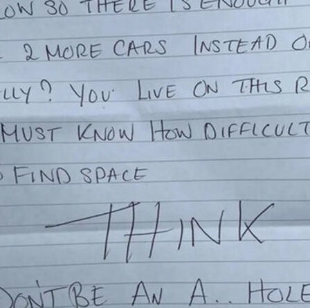 Les voisins se querellent après qu'une femme a reçu une note cinglante sur un parking «égoïste»