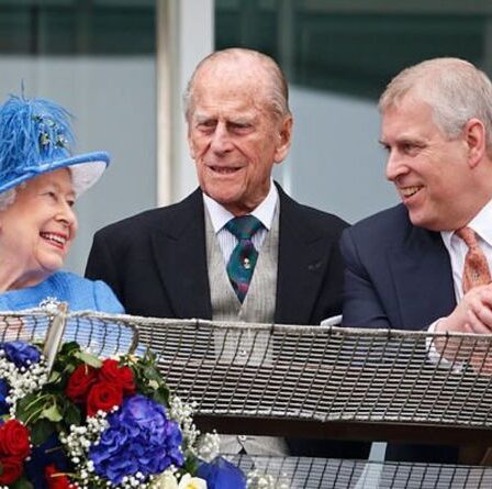 L'expert royal "doit être reine et mère" déclare que des décisions difficiles font suite au scandale du prince Andrew