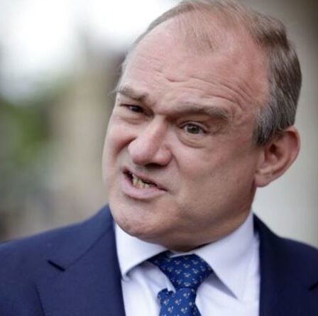 L'heure du réveil !  Lib Dems débattra pour rendre la constitution non sexiste