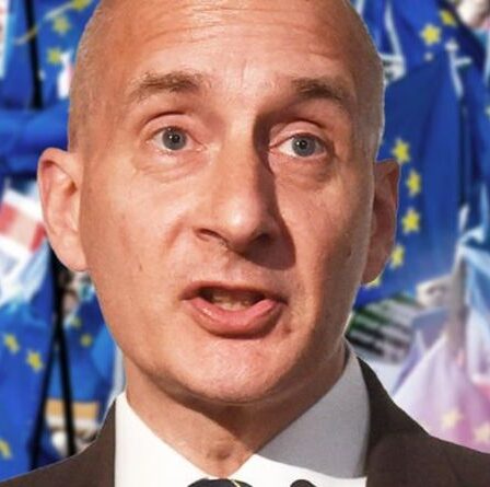 Lord Adonis "antidémocratique" déclenche une nouvelle guerre dans le but de faire de "la majorité la règle de la minorité"