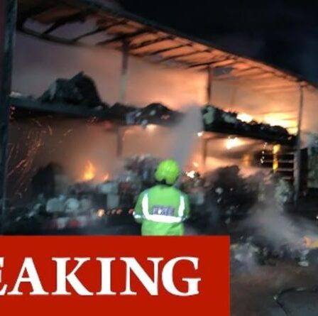 M6 fermée: trafic intense alors que la direction sud ferme près de Birmingham après un incendie de camion «grave»