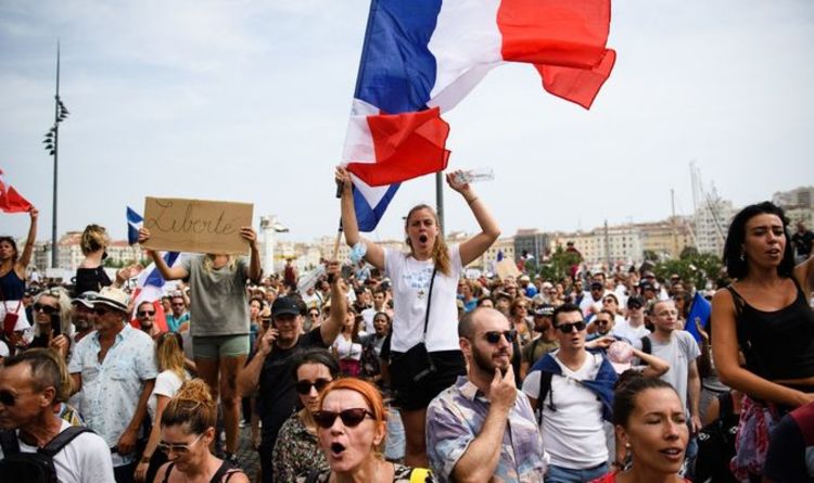 Macron se prépare à PLUS de chaos de protestation – les pompiers promettent une grève nationale pour fermer la France