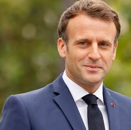 Macron se prépare au chaos de Covid alors que son bras droit admet ses inquiétudes concernant le coût des vaccins