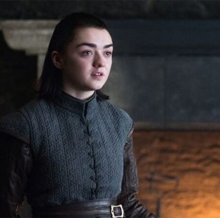 Maisie Williams de Game of Thrones taquine le retour du rôle d'Arya: "En attente de l'appel!"