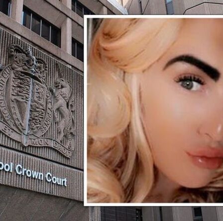 Maman qui a versé une bouilloire d'eau sucrée bouillante sur un voisin sort libre du tribunal