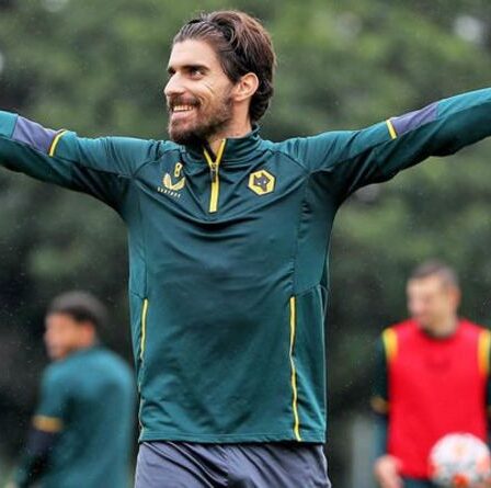 Manchester United a obtenu une approbation clé pour l'accord de transfert de Ruben Neves alors que les Wolves "fixent le prix"