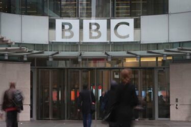 Mark Dolan de GB News met en garde les frais de licence de la BBC de « changer ou mourir » dans une diatribe émouvante