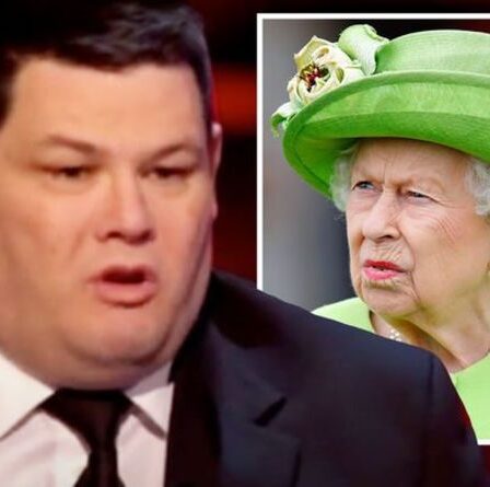 Mark Labbett présente ses excuses à "Sa Majesté" après le dérapage de The Chase "Je crois que j'ai raison"