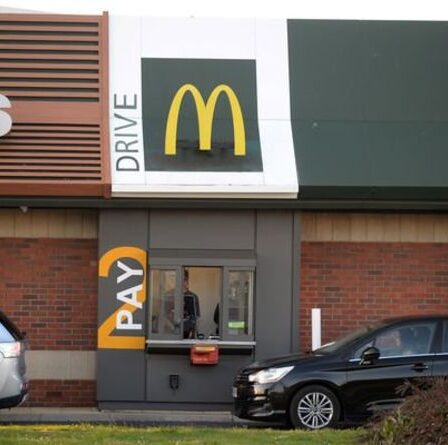 McDonald's espionne les conducteurs lorsqu'ils s'assoient sur les voies du service au volant, selon un ancien employé