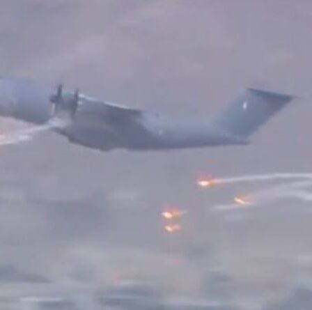 Menace de l'Etat islamique: les avions de sauvetage larguent des fusées éclairantes et effectuent des «atterrissages en piqué» au milieu des craintes d'une attaque