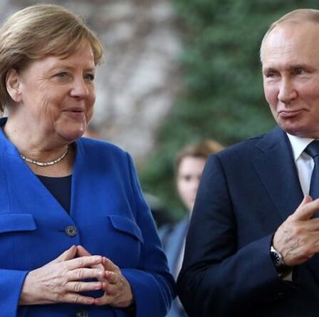 Merkel a déclenché une "arme dangereuse sur toute l'Europe" avec un accord Poutine de 9 milliards de livres sterling