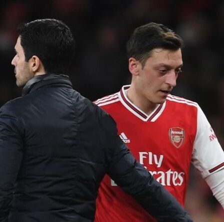 Mesut Ozil vise à creuser le manager d'Arsenal Mikel Arteta après une défaite écrasante à Man City