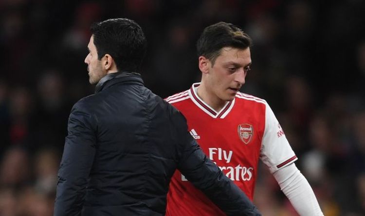 Mesut Ozil vise à creuser le manager d'Arsenal Mikel Arteta après une défaite écrasante à Man City