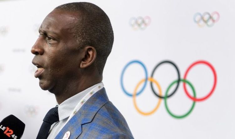 Michael Johnson a rendu la médaille d'or olympique avec une explosion de colère: "Entaché par la drogue"