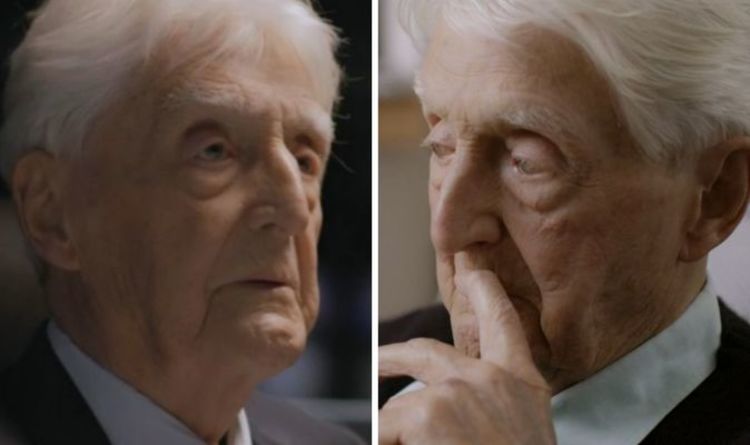 Michael Parkinson fond en larmes alors qu'il réfléchit à ses 50 ans de carrière