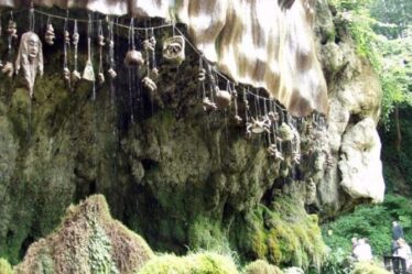 Mother Shipton's Cave : visitez la plus ancienne attraction touristique du Royaume-Uni avec un pétrif vieux de 390 ans