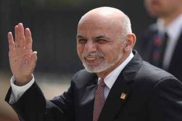 "Ne rentrerait pas dans l'hélicoptère" La Russie accuse le président afghan d'avoir fui avec des wagons pleins d'argent