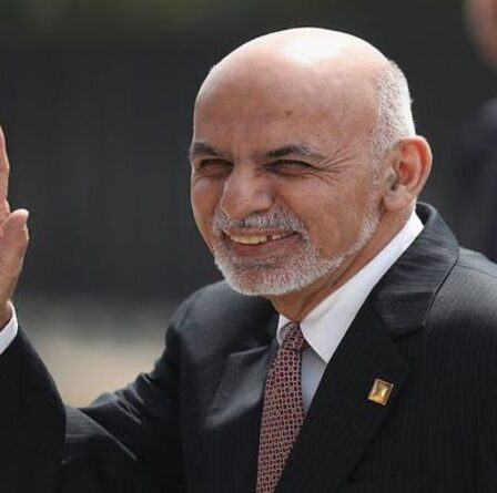 "Ne rentrerait pas dans l'hélicoptère" La Russie accuse le président afghan d'avoir fui avec des wagons pleins d'argent