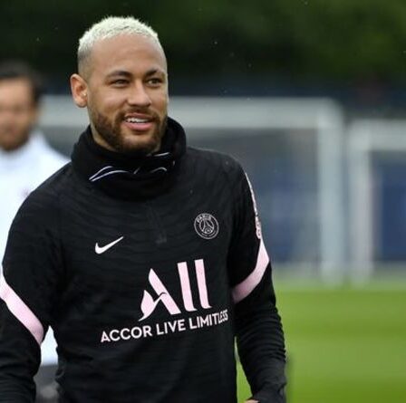 Neymar réagit à la décision de Messi au PSG alors que les anciennes stars de Barcelone se «rassemblent» à Paris