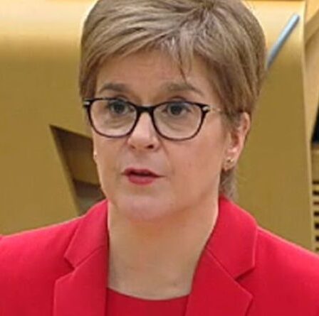 Nicola Sturgeon fait face à des exigences pour « assumer la responsabilité » des échecs pendant la pandémie de Covid
