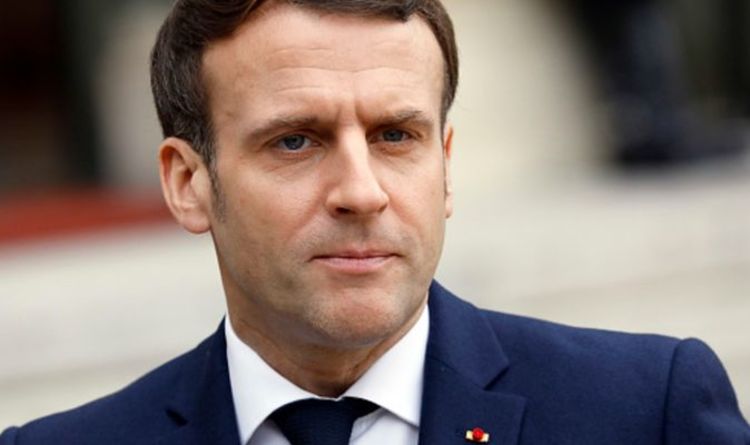 "Nous prendre pour des IDIOTS" Emmanuel Macron fait face à la révolte alors qu'il revendique le laissez-passer de santé "démocratique"