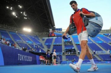 Novak Djokovic a défendu après une crise olympique dans la comparaison de Rafael Nadal et Roger Federer