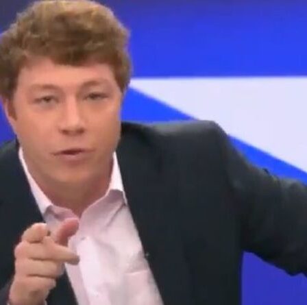 « On ne peut pas tout blâmer sur le Brexit ! » Le présentateur de GB News réagit au "Chicken Wingdemic" au Royaume-Uni