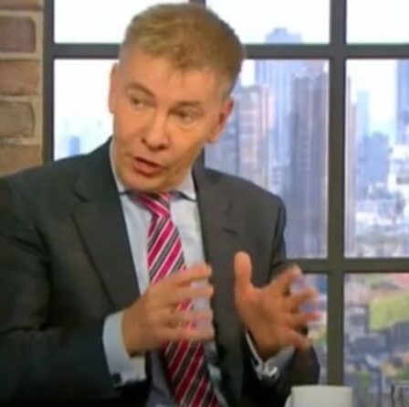 « Payez-les plus ! »  Andrew Pierce ravage les employeurs des chauffeurs de poids lourds alors que la pénurie est imputée au Brexit