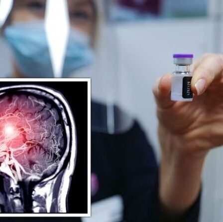 Percée du coronavirus alors que des scientifiques britanniques soutiennent un médicament miracle pour traiter le caillot sanguin du vaccin