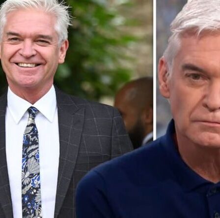 Phillip Schofield en larmes alors qu'il reçoit un prix LGBT après être sorti à 57 ans "Wow"