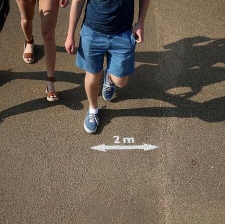 Plus de confinements !  Le professeur Ferguson pense que les mesures de Covid sont «peu probables» alors que les cas tombent