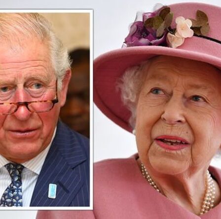 Pourquoi la reine n'a pas besoin de passeport pour voyager - mais le prince Charles en a besoin