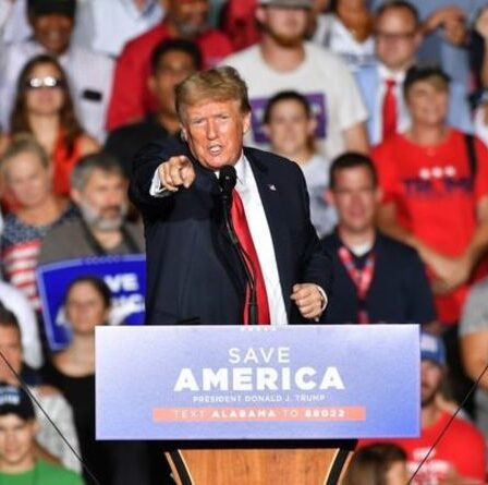 « Prenez les vaccins ! »  Donald Trump hué lors du rassemblement de Save America en Alabama à propos des coups de Covid