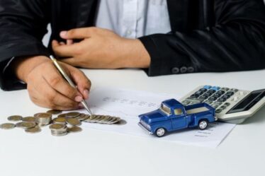 « Prime à la pauvreté » : le gouvernement est invité à modifier les règles de la taxe sur les voitures alors que les conducteurs à faible revenu sont punis