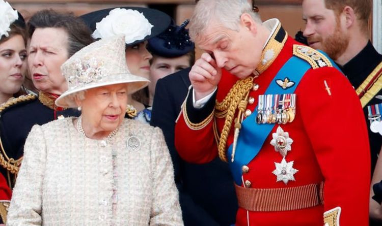 Prince Andrew et la reine: 5 photos qui montrent que Duke est le favori de la reine – expert