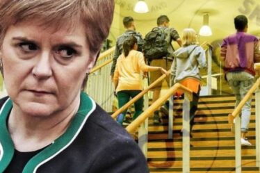 SNP a été qualifié de «désespéré» après s'être vanté des cadeaux pour les enfants – mais 700 000 attendent toujours